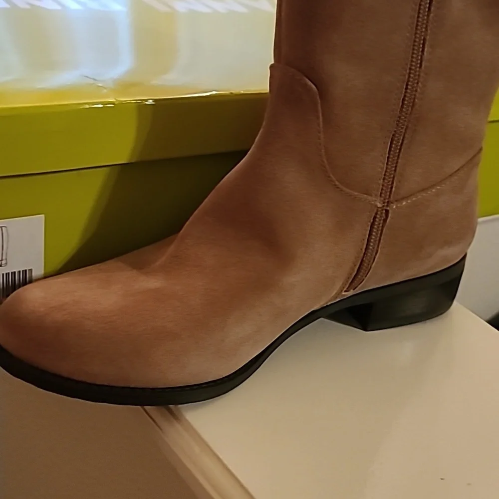 Boots - Picture 3 of 15